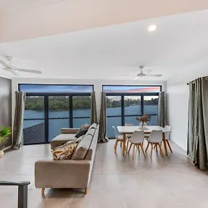 Waterfront 3 Bedroom Holiday home